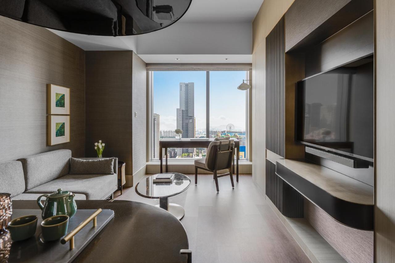 Intercontinental Kaohsiung By Ihg 호텔 외부 사진 A suite at the hotel