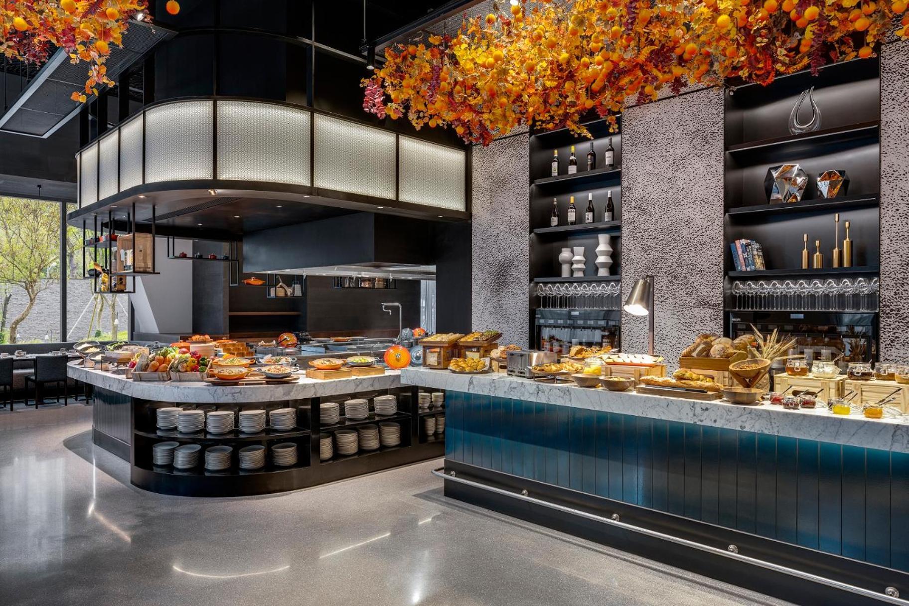 Intercontinental Kaohsiung By Ihg 호텔 외부 사진 The buffet at the restaurant