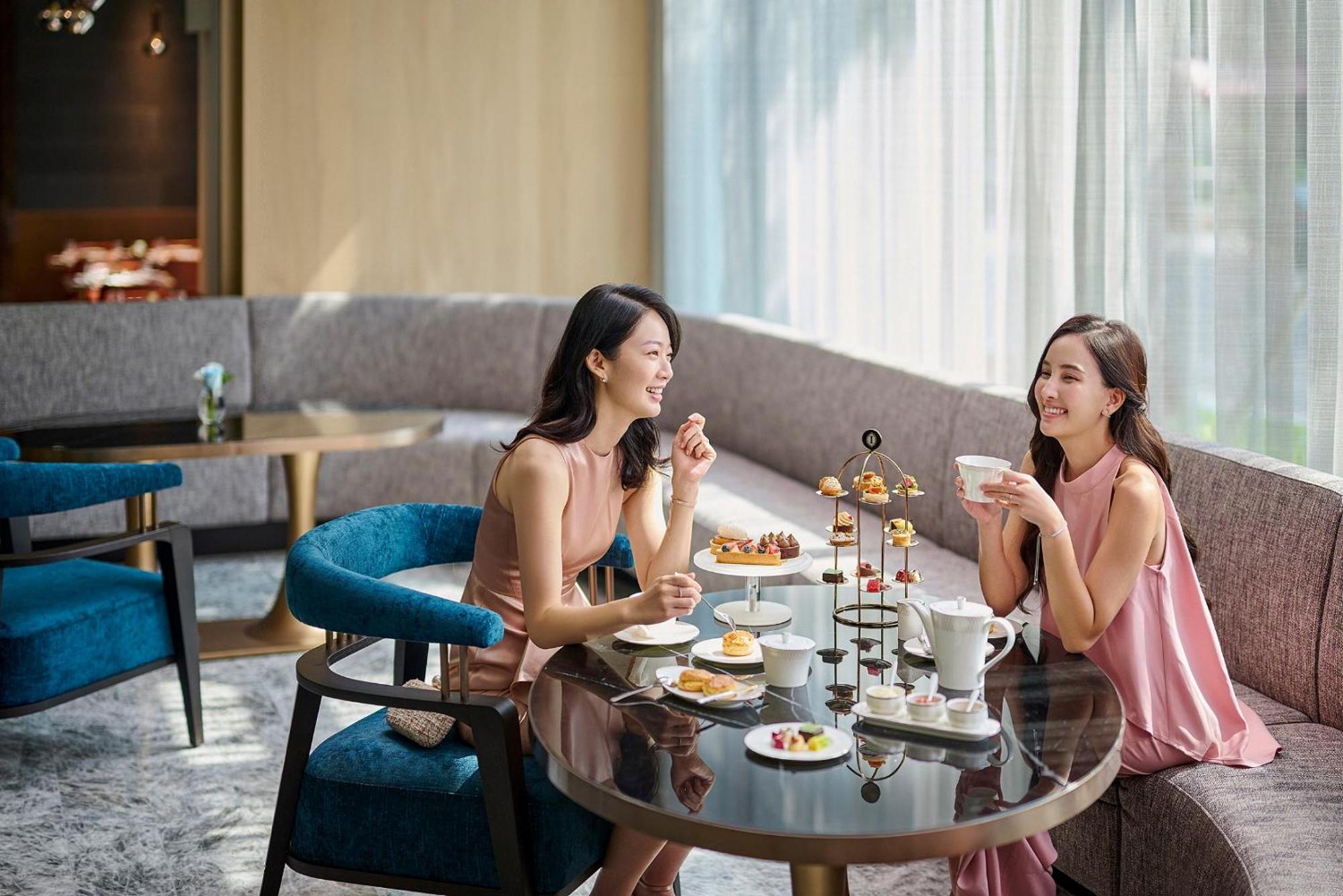 Intercontinental Kaohsiung By Ihg 호텔 외부 사진 Afternoon tea at The Lounge, The Landmark, Hong Kong