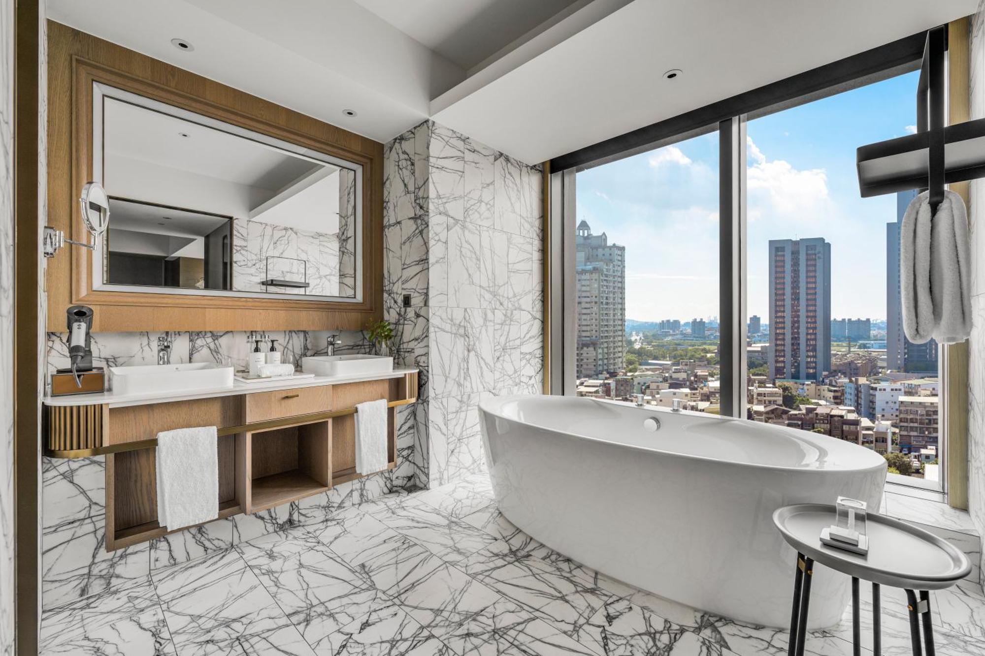 Intercontinental Kaohsiung By Ihg 호텔 객실 사진 Bathroom