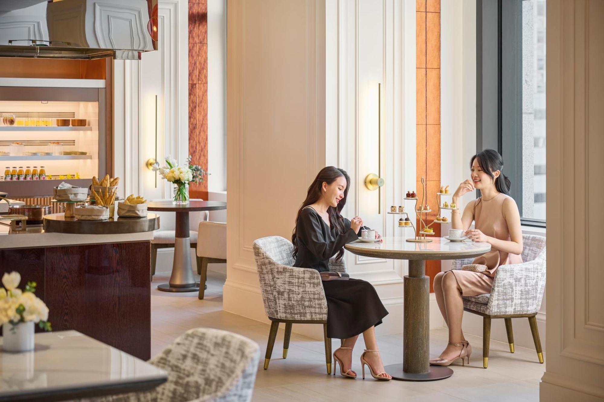 Intercontinental Kaohsiung By Ihg 호텔 외부 사진 The Lounge at the Westin Hong Kong